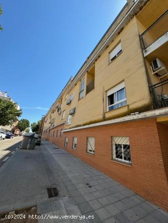  CASABANCO VENDE PISO   DE CUATRO DORMITORIOS EN  ALMENDRALEJO. - BADAJOZ 