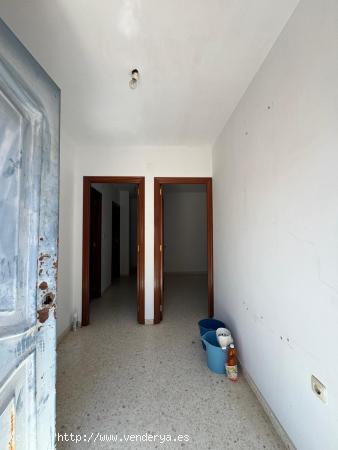 CASABANCO VENDE PISO   DE CUATRO DORMITORIOS EN  ALMENDRALEJO. - BADAJOZ