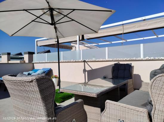 APARTAMENTO DE 2 DORMITORIOS 2 BAÑOS, GARAJE, EN TORREVIEJA ( ZONA VELETA) CERCA DEL MAR 500 METROS