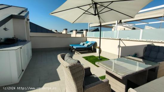 APARTAMENTO DE 2 DORMITORIOS 2 BAÑOS, GARAJE, EN TORREVIEJA ( ZONA VELETA) CERCA DEL MAR 500 METROS