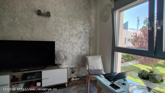 APARTAMENTO DE 2 DORMITORIOS 2 BAÑOS, GARAJE, EN TORREVIEJA ( ZONA VELETA) CERCA DEL MAR 500 METROS