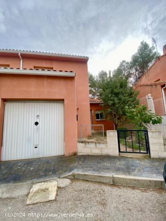 Chalet adosado en venta en calle Anos - GUADALAJARA