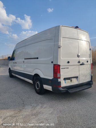 Volkswagen Crafter 35 Furgon BM TA L3H2 2.0TDI 103kW de 2019 con 220.000 Km por 26.500 EUR. en Madri