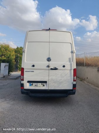 Volkswagen Crafter 35 Furgon BM TA L3H2 2.0TDI 103kW de 2019 con 220.000 Km por 26.500 EUR. en Madri