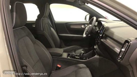 Volvo XC40 Plus, B3 Mild hybrid, Gasolina, Dark de 2024 con 6 Km por 41.500 EUR. en Pontevedra