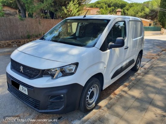 Peugeot Partner 1.5 BLUEHDI FURGON de 2021 con 115.000 Km por 9.915 EUR. en Girona