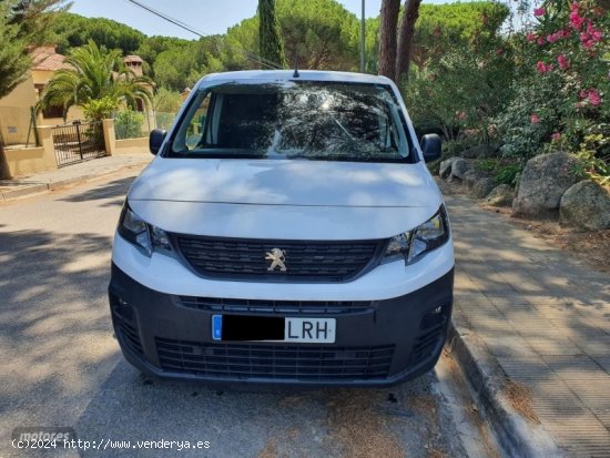 Peugeot Partner 1.5 BLUEHDI FURGON de 2021 con 115.000 Km por 9.915 EUR. en Girona