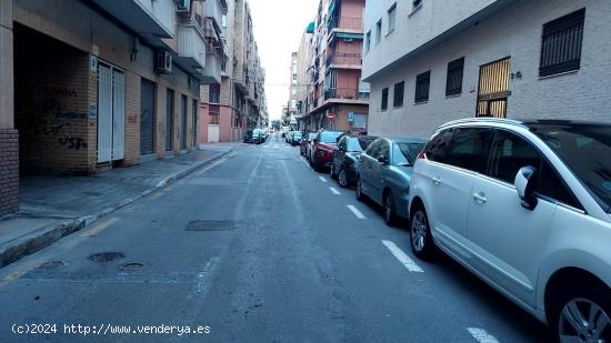 SE VENDE PLAZA DE GARAJE / CERCA DE HOSPITAL - ALICANTE