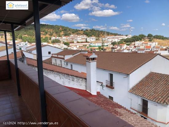 Casa en el centro del pueblo de El Castillo de las Guardas - SEVILLA