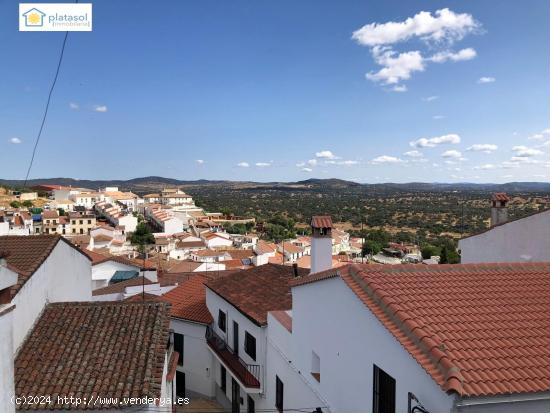 Casa en el centro del pueblo de El Castillo de las Guardas - SEVILLA