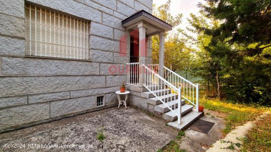 GRAN CASA CON PARCELA Y PISCINA A QUINCE MINUTOS DE OURENSE - ORENSE