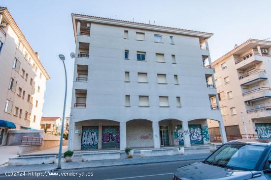  Piso de 2 dormitorios con plaza de garaje y trastero a pocos metros de la playa y estación de tren  