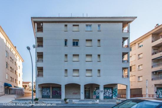 Piso de 2 dormitorios con plaza de garaje y trastero a pocos metros de la playa y estación de tren 