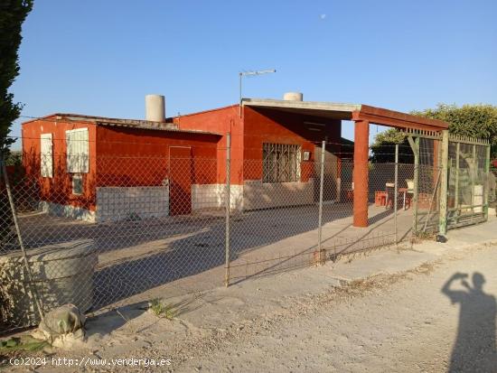  CASA DE CAMPO CON TERRENO RÚSTICO NO URBANIZABLE - VALENCIA 