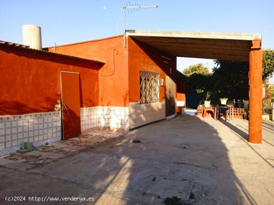 CASA DE CAMPO CON TERRENO RÚSTICO NO URBANIZABLE - VALENCIA