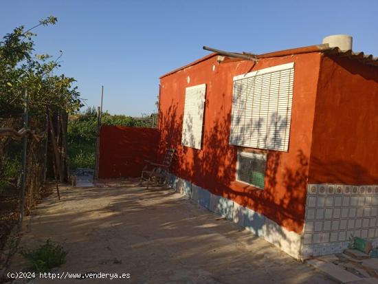 CASA DE CAMPO CON TERRENO RÚSTICO NO URBANIZABLE - VALENCIA