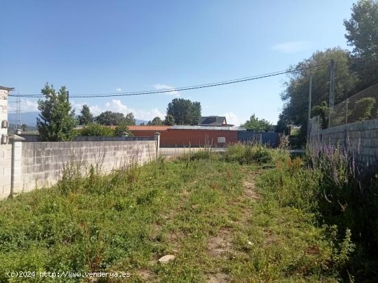 SE VENDE PARCELA RUSTICA DE 1.200 M2 CON LUZ, AGUA Y SANEAMIENTO - LEON