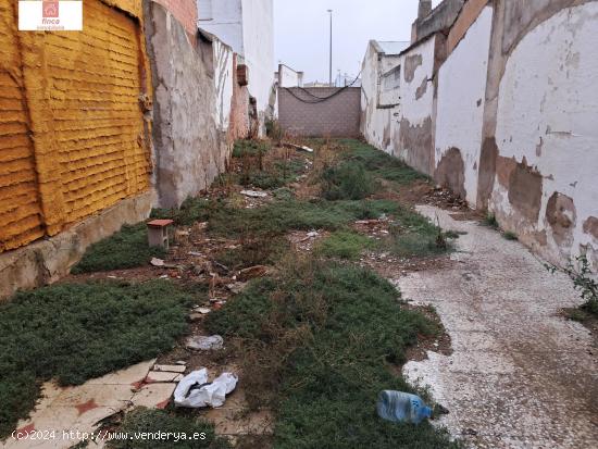 VENTA SOLAR A DOS CALLES, URBANO EN MONTIJO, ZONA SAN GREGORIO, - BADAJOZ