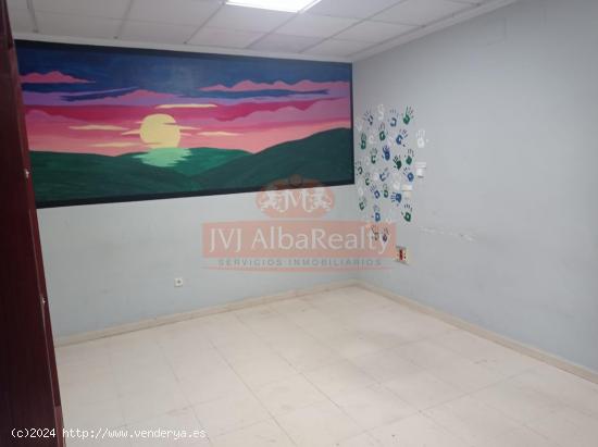 ESPECTACULAR LOCAL EN VENTA O ALQUILER EN ZONA INDUSTRIA - ALBACETE