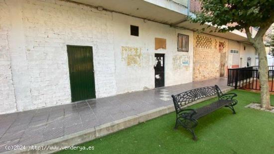 Urbis te ofrece un local comercial en venta en Santa Marta de Tormes, Salamanca. - SALAMANCA