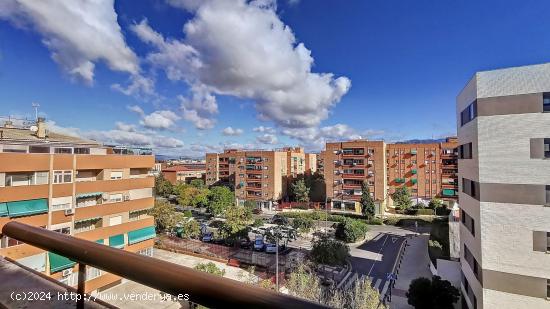 Atico en zona de Carrefour de Granada - GRANADA