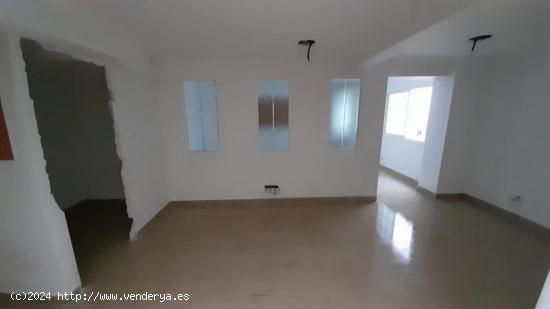  CENTRO.-  PISO EN VENTA EN C/ TEODOSIO.- - SEVILLA 