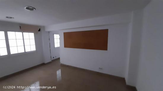 CENTRO.-  PISO EN VENTA EN C/ TEODOSIO.- - SEVILLA