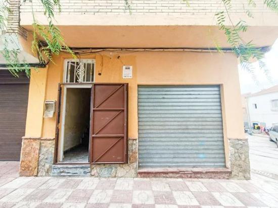 Casa de 3 plantas, para reformar, en la plaza Marañas de Churriana de la Vega. - GRANADA