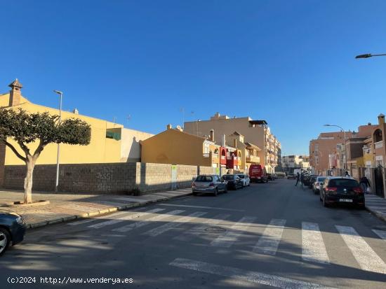 Solar urbano en Avda Albuñol - ALMERIA