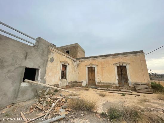 Se vende Cortijo con terreno en la Norieta (Pechina) - ALMERIA