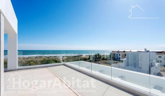 CHALET DE LUJO TOTALMENTE A ESTRENAR CON PISCINA, GARAJE Y VISTAS AL MAR - VALENCIA