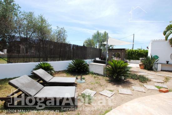 CHALET CON TERRAZA, GARAJE Y BARBACOA CERCA DE LA PLAYA - VALENCIA