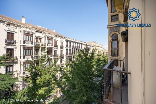  GRAN PISO SEÑORIAL EN GRAN VÍA. - GRANADA 