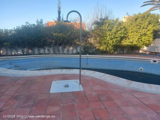 chalet en venta en el campo de golf de Almerimar - ALMERIA