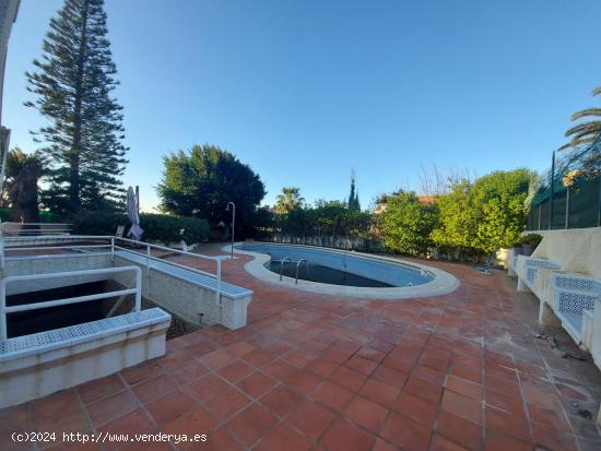 chalet en venta en el campo de golf de Almerimar - ALMERIA