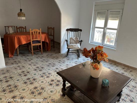 BUENA CASA EN VENTA EN EL CENTRO, CON LOCAL EN PLANTA BAJA - CADIZ