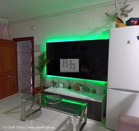  Blanhogar vende excelente piso en Av. La paloma. - MALAGA 