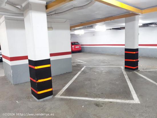 PLAZA DE PARKING EN ALQUILER PARA COCHE MEDIANO EN LA AVENIDA MISTRAL - BARCELONA