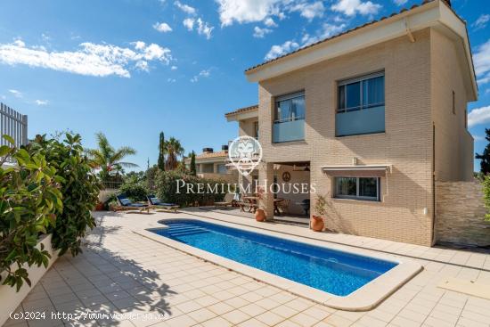  Casa independiente con vistas del mar en Montgavina - BARCELONA 