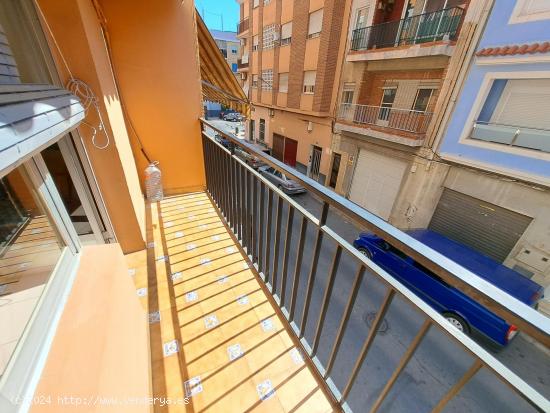 Piso en venta en Carcaixent, cerca del centro comercial! - VALENCIA