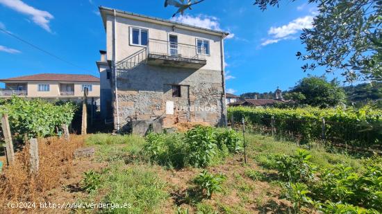 BUENA Casa con Finca y Patio, totalmente independiente, con vistas. CASTRELO DE MIÑO. - ORENSE