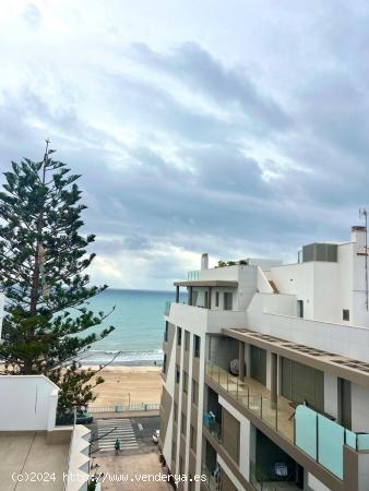 Atico Vistas al mar .  con Solarium .Piscina Com a 60m de la Playa - ALICANTE