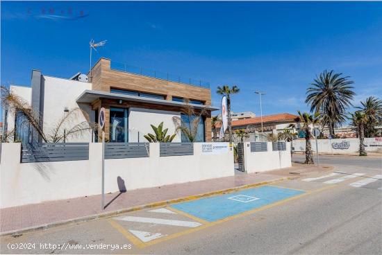 FANTASTICA VILLA MEDITERRANEA A 60 m DE LA PLAYA Y CON VISTAS AL MAR!!! - ALICANTE