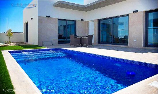 CHALETS ADOSADOS CON PISCINA PRIVADA - ALICANTE