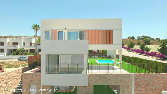 VILLA DE DISEñO MODERNO CON VISTAS AL GOLF - ALICANTE