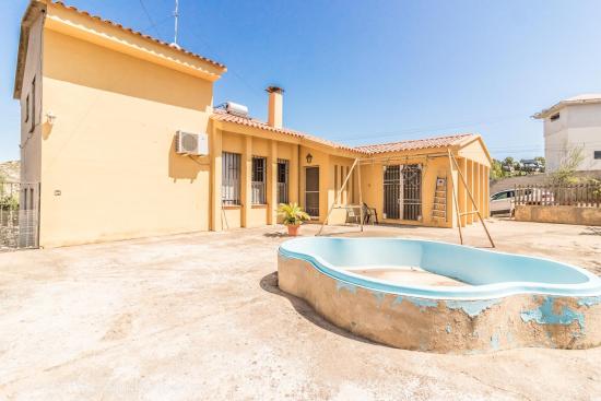 CHALET URBANO CON PISCINA, PISTA DE TENIS Y DE FRONTÓN - VALENCIA