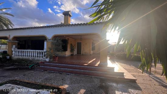 Chalet independiente en Urb Tarazona - SEVILLA