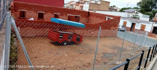 SOLAR DE ESQUINA, EN LA LOCALIDAD DE BURGUILLOS, SEVILLA. - SEVILLA