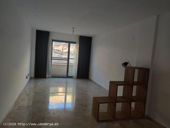 Estupenda vivienda con vistas al Castillo Santa Barbara, en la zona del Mercado. - ALICANTE