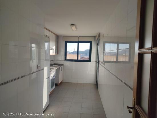 Estupenda vivienda con vistas al Castillo Santa Barbara, en la zona del Mercado. - ALICANTE